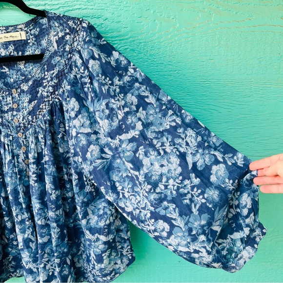 Free People Cotton Floral Printed Button front Boho Top Denim Blue LARGE NWOT - Picture 7 of 14